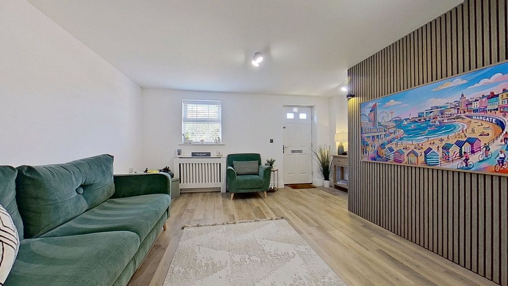 Property photo 3 of 32