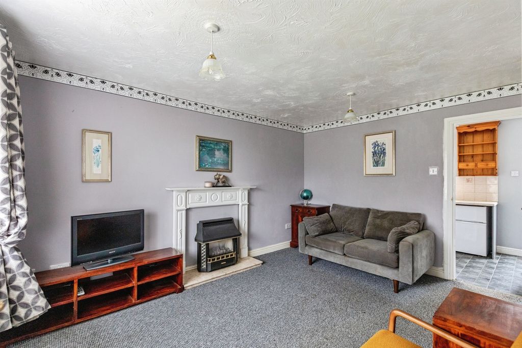 Property photo 2 of 14