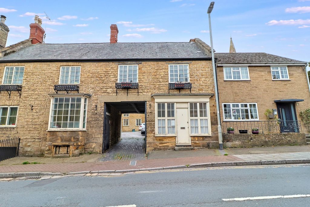 Property photo 1 of 16 1 Crown Mews, South Street, Crewkerne, Somerset, Ta18 8Db