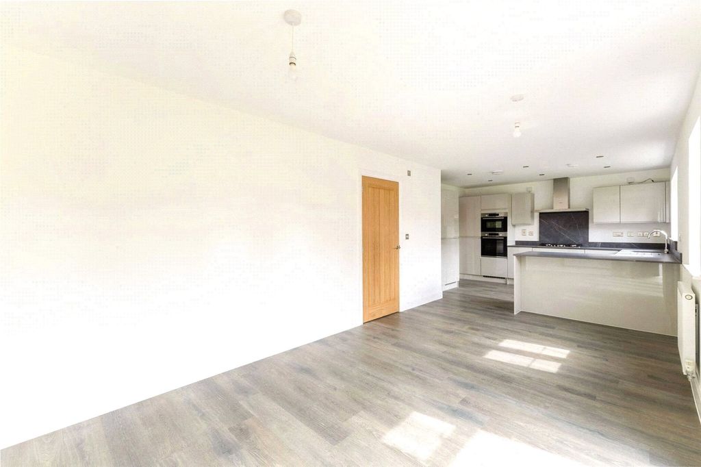 Property photo 3 of 16 Kitchen/Dining