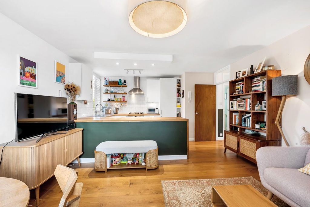 Property photo 1 of 16 Kitchen/Reception