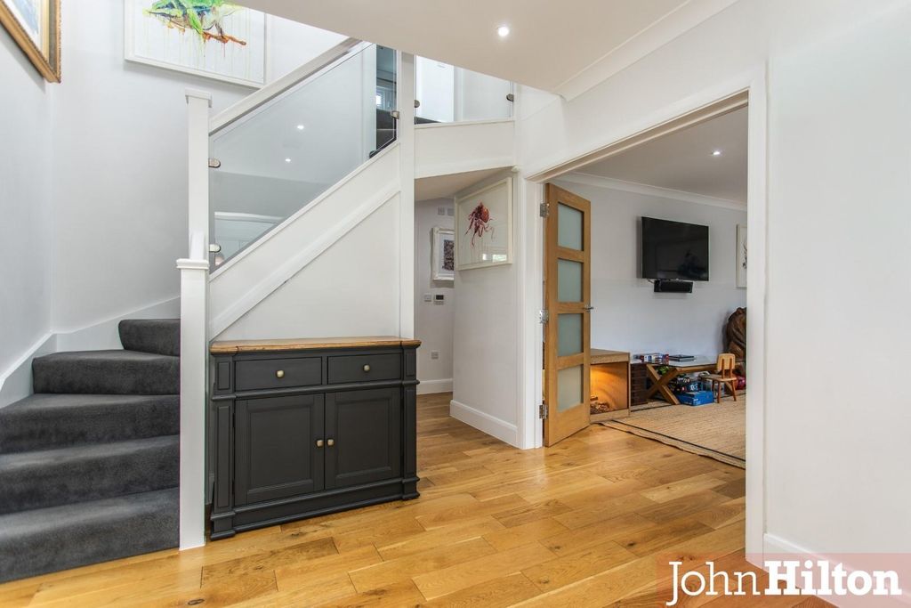 Property photo 3 of 28 Westfield Avenue North-24.Jpg
