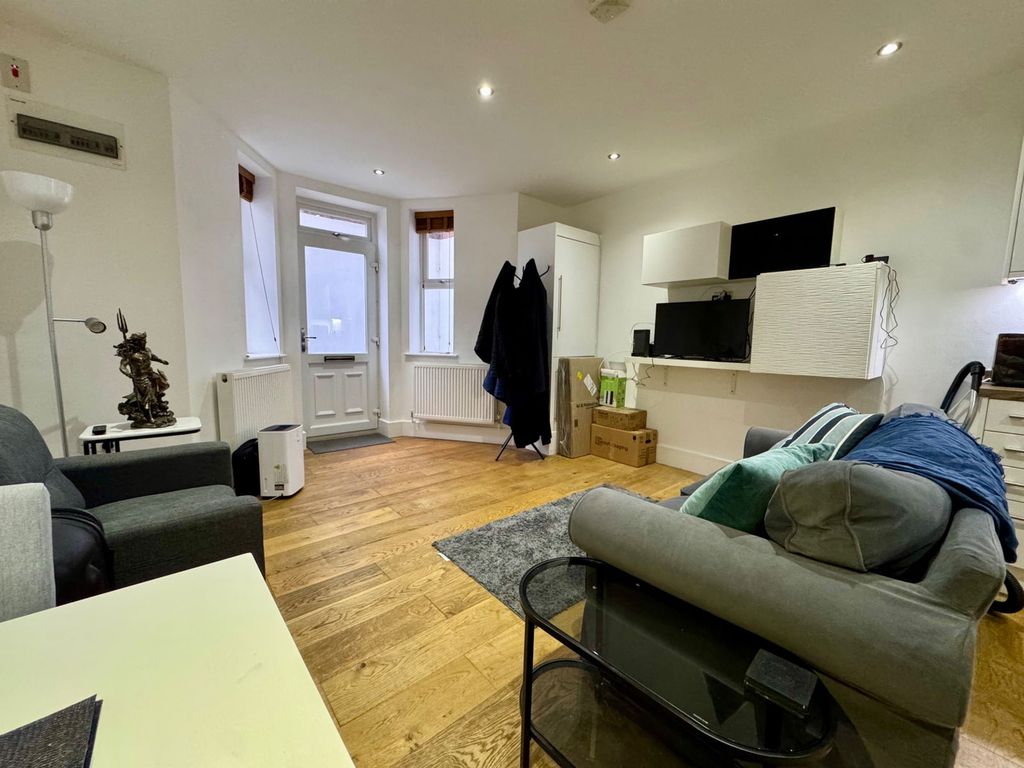 Property photo 1 of 5