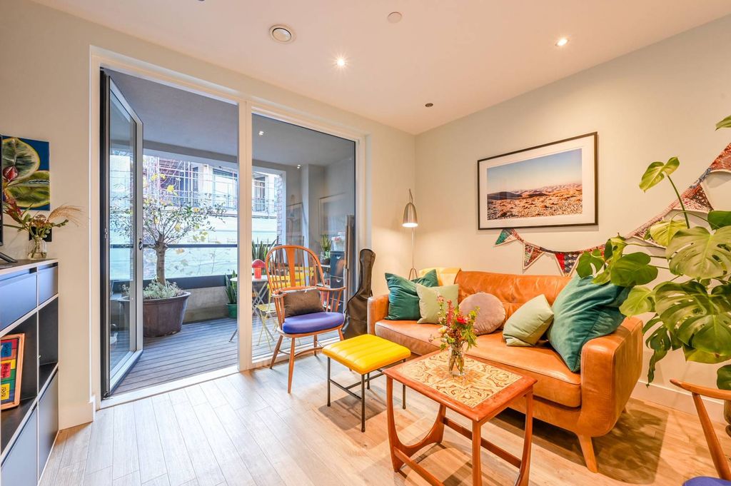 Property photo 3 of 12