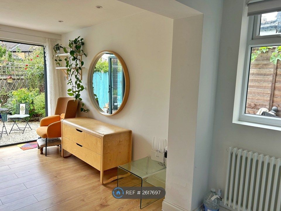 Property photo 3 of 11 Sitting Room