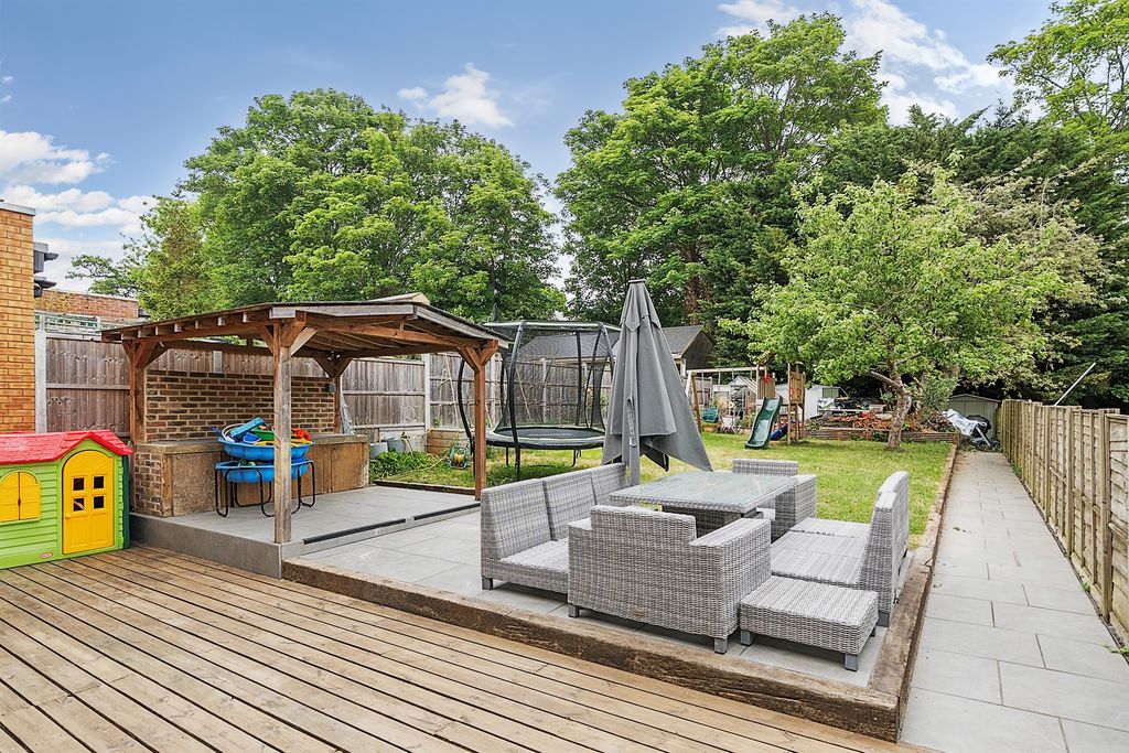 Property photo 3 of 12