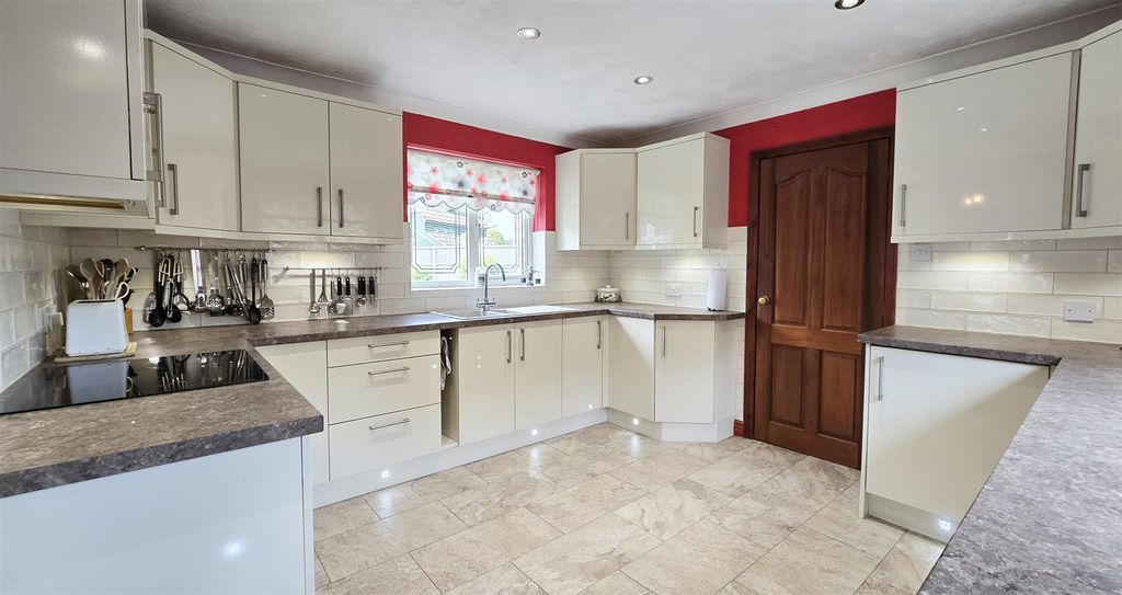 Property photo 2 of 33 Kitchen