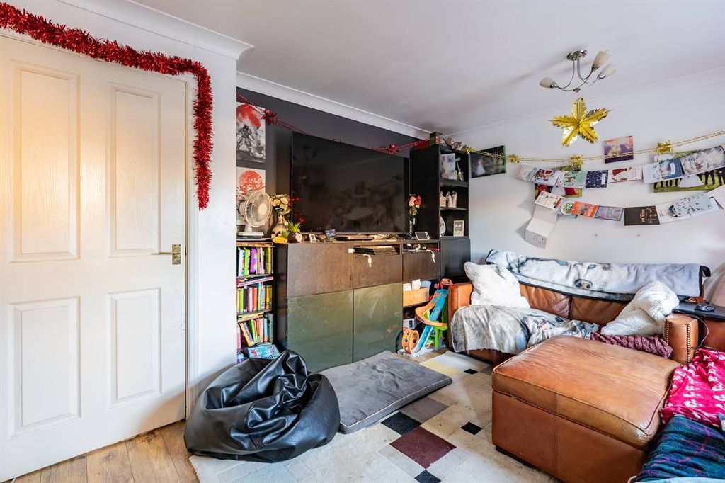 Property photo 3 of 24