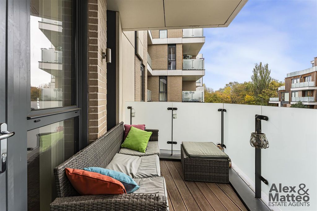 Property photo 2 of 20 Sequoia House