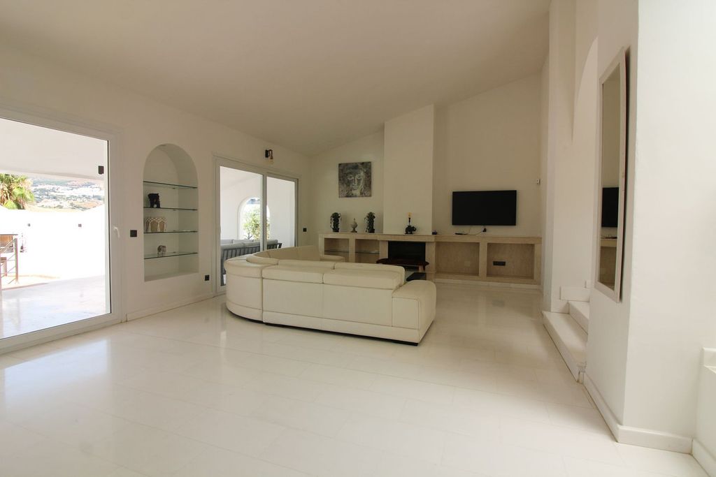 Property photo 3 of 38