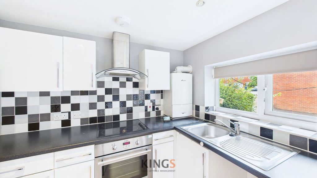 Property photo 3 of 8 Kitchen