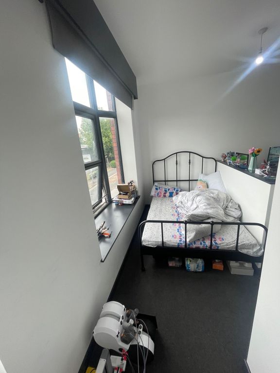 Property photo 2 of 4 A Bright Single Bedroom Featuring A Large Window T...