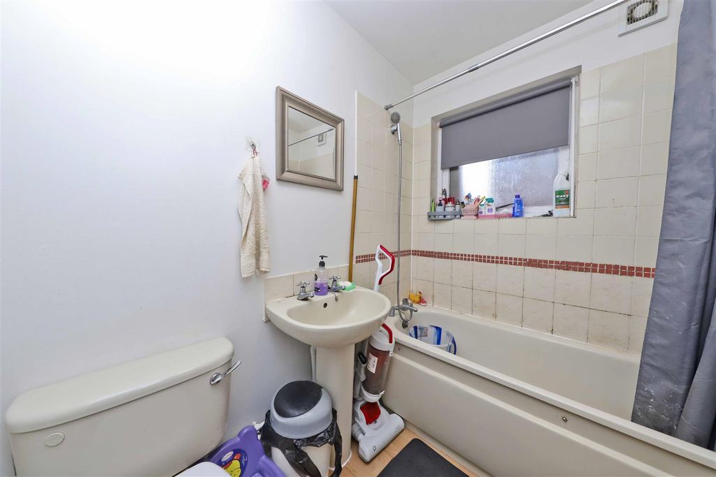 Property photo 3 of 7 Bathroom