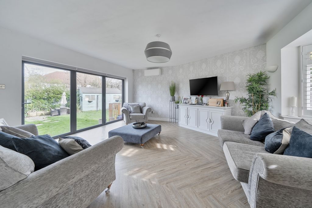 Property photo 3 of 15 1409881-10-69946Bd26Da5E