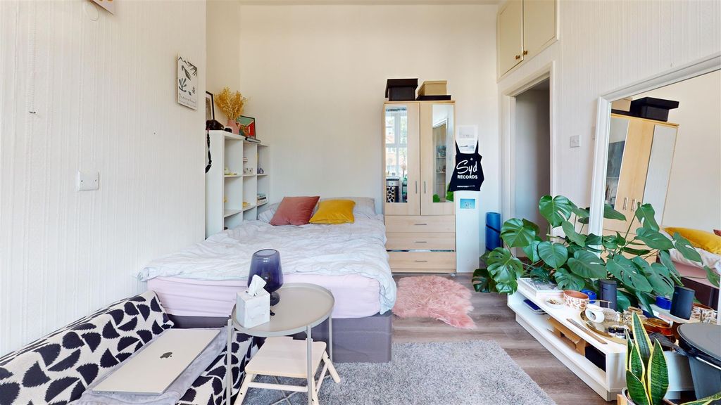 Property photo 2 of 6 Cavendish-Road-Bedroom.Jpg