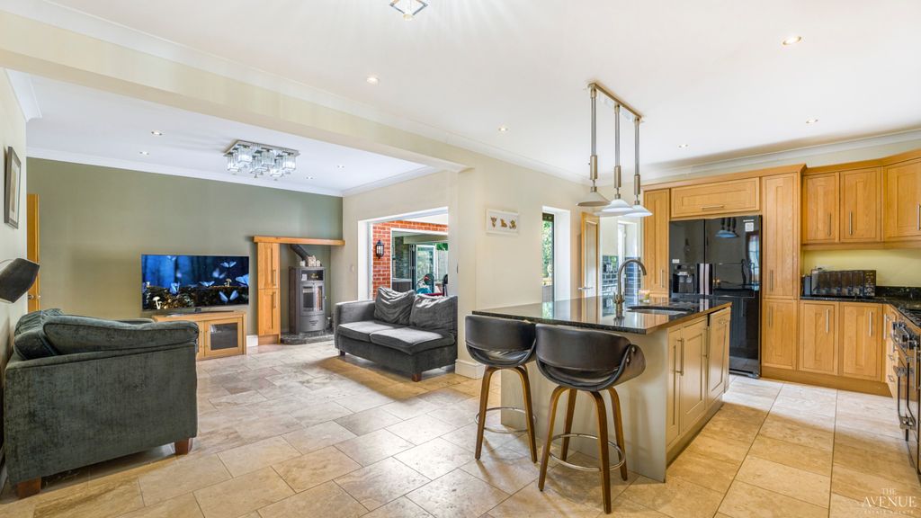 Property photo 3 of 24 4338407