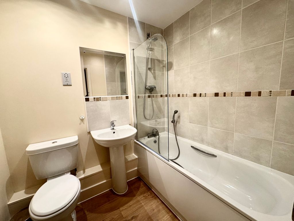 Property photo 3 of 7 Bathroom