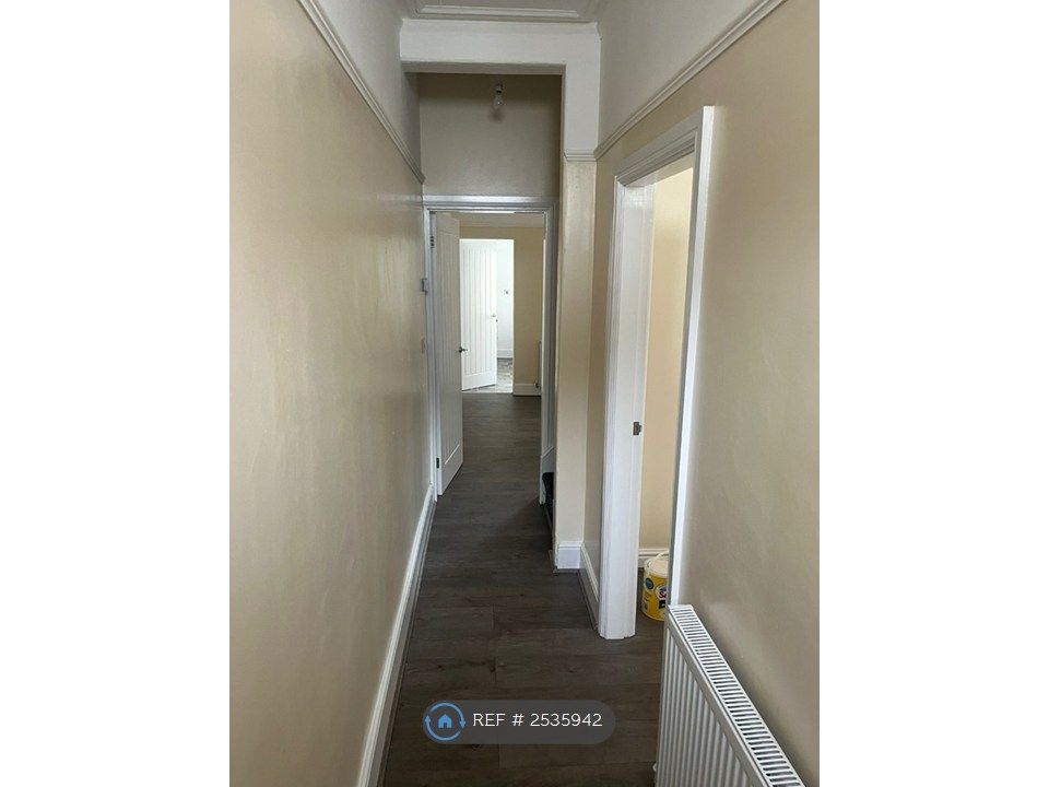Property photo 2 of 10 Entrance Hall