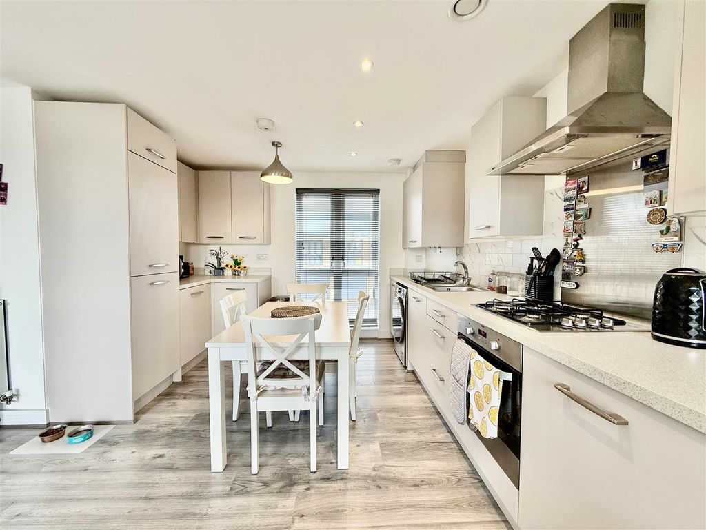 Property photo 2 of 7 Tempimage991Bxs.Jpg