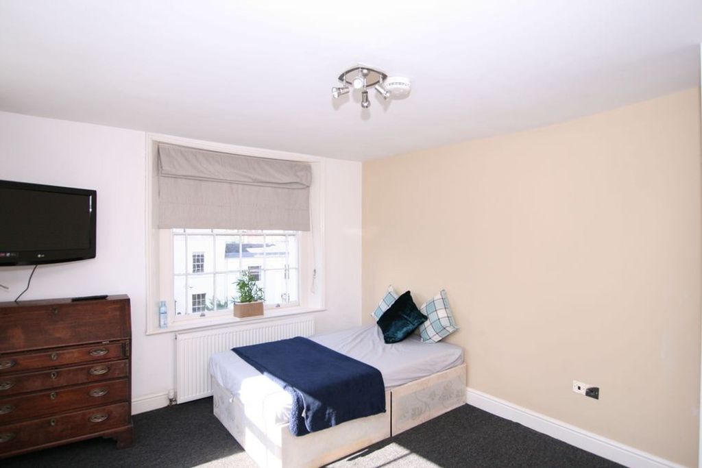 Property photo 2 of 6 Photo 5