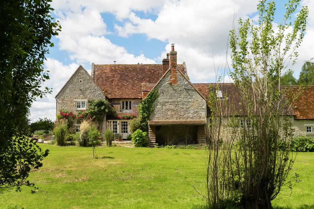 Property photo 2 of 20