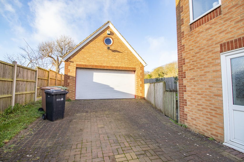 Property photo 2 of 21 3809616