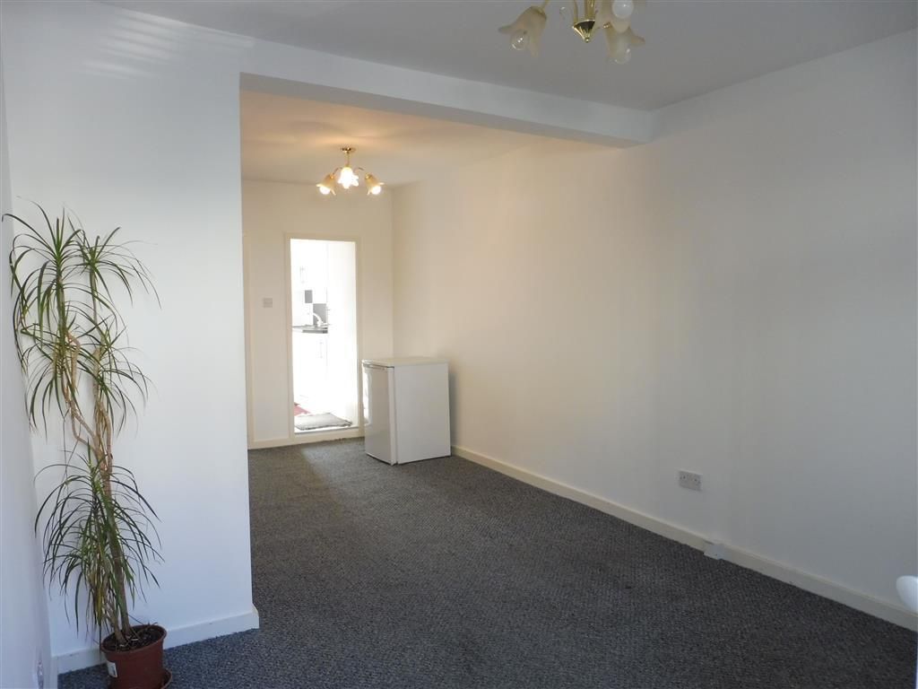 Property photo 1 of 7 Living Room