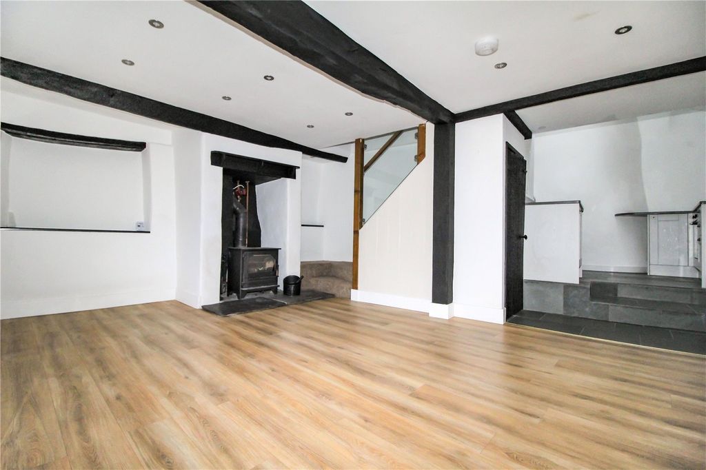Property photo 3 of 8 Picture No. 06