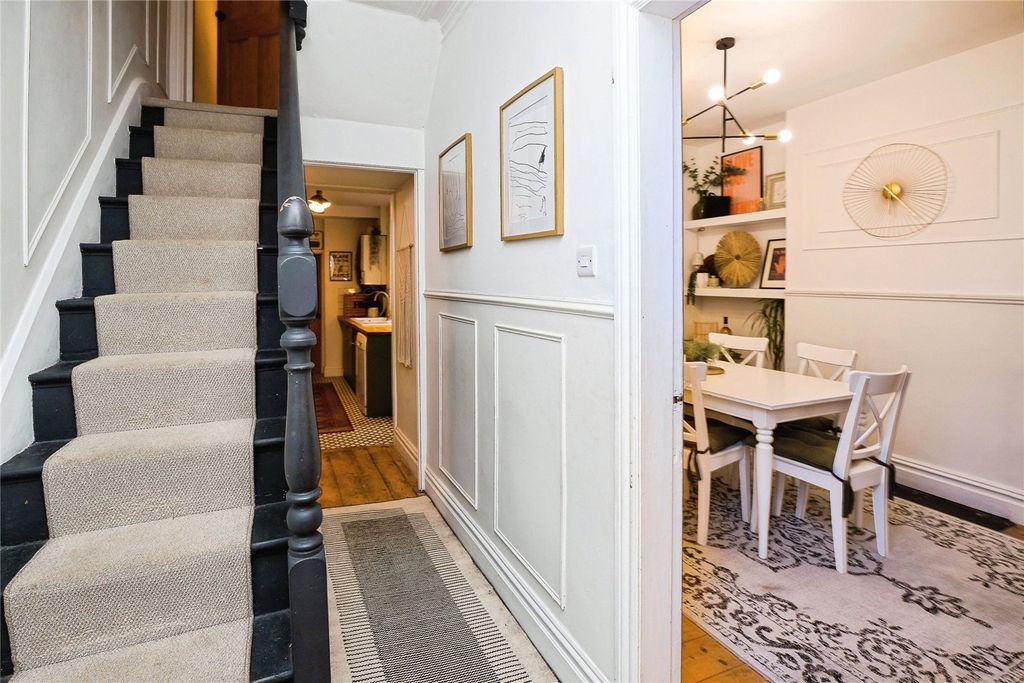 Property photo 2 of 20 Entrance Hall