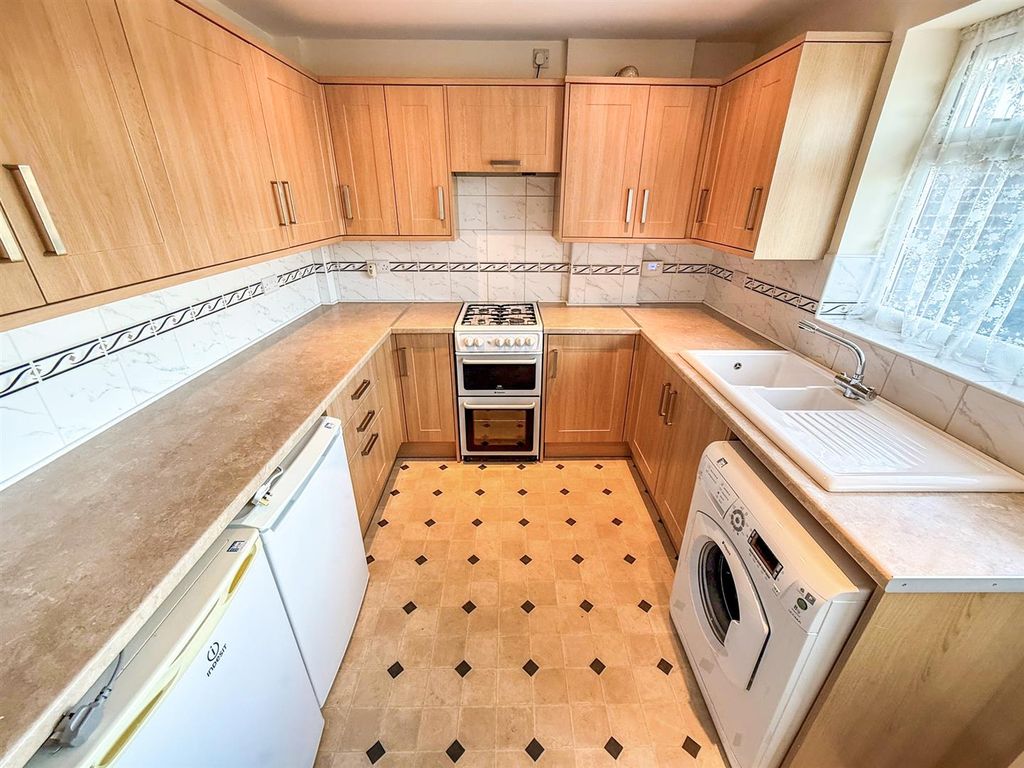 Property photo 3 of 14 Kitchen