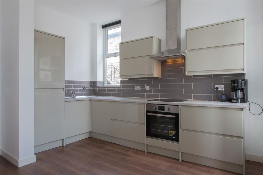 Property photo 2 of 10 22 Churchill Way New-2.Jpg