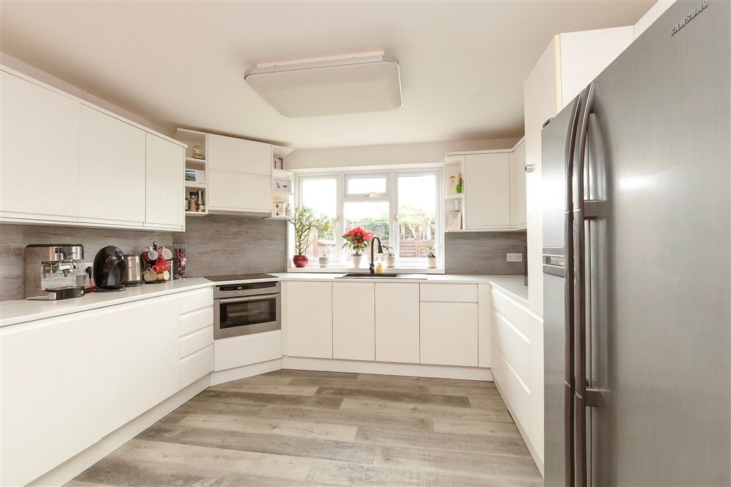 Property photo 3 of 17 Kitchen/Dining Area