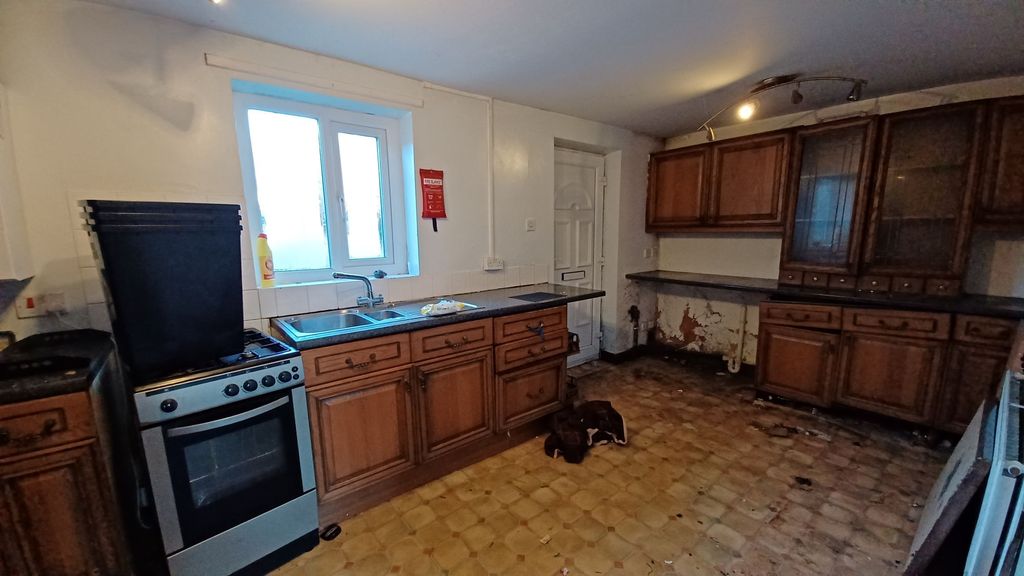 Property photo 3 of 13