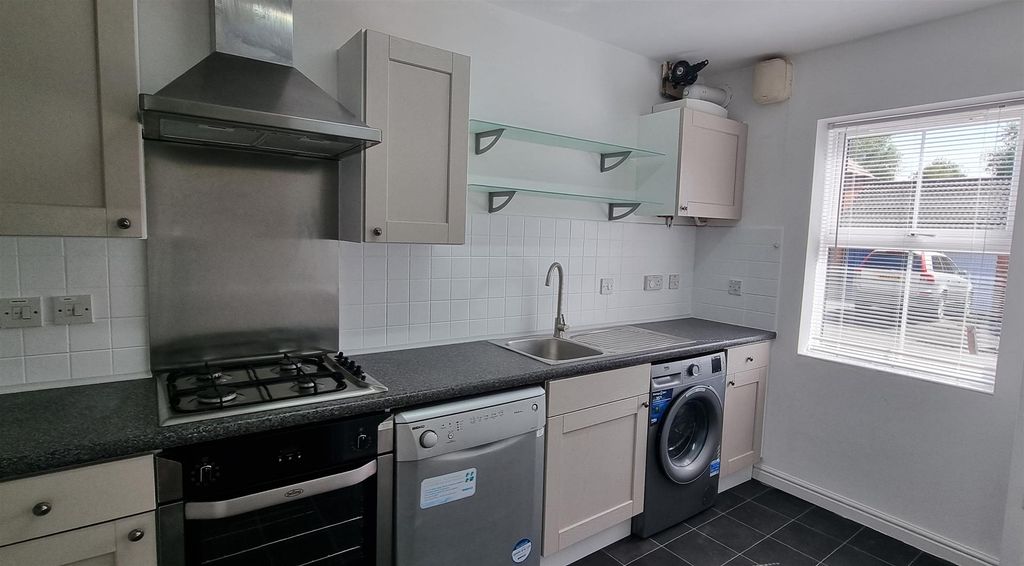 Property photo 2 of 20 Kitchen