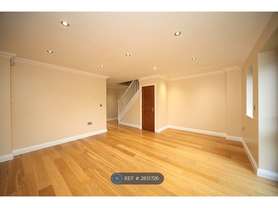 Property photo 3 of 25 Living/Dining