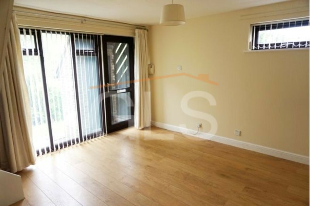 Property photo 2 of 11 Lounge.Jpg