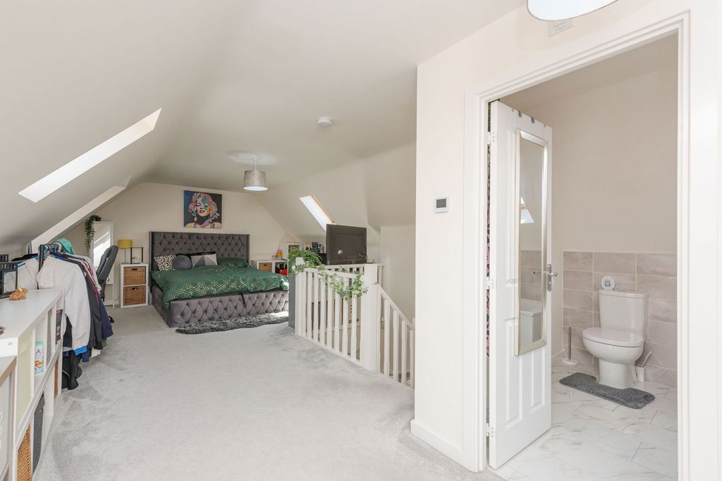 Property photo 2 of 37