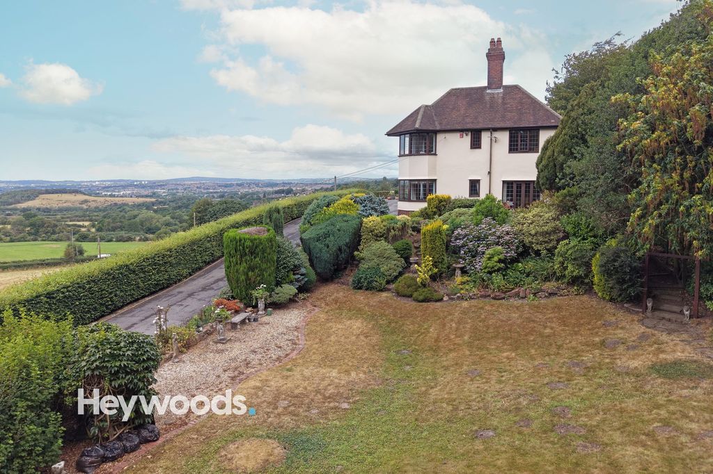 Property photo 2 of 84