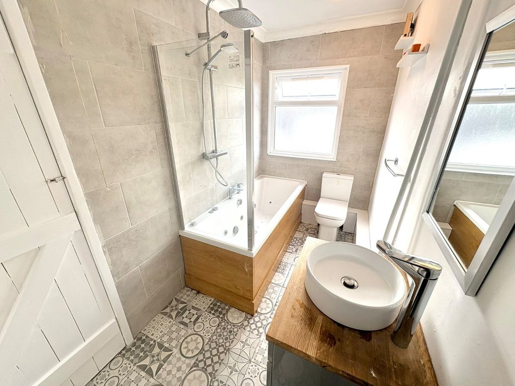 Property photo 2 of 26 Picture No. 23