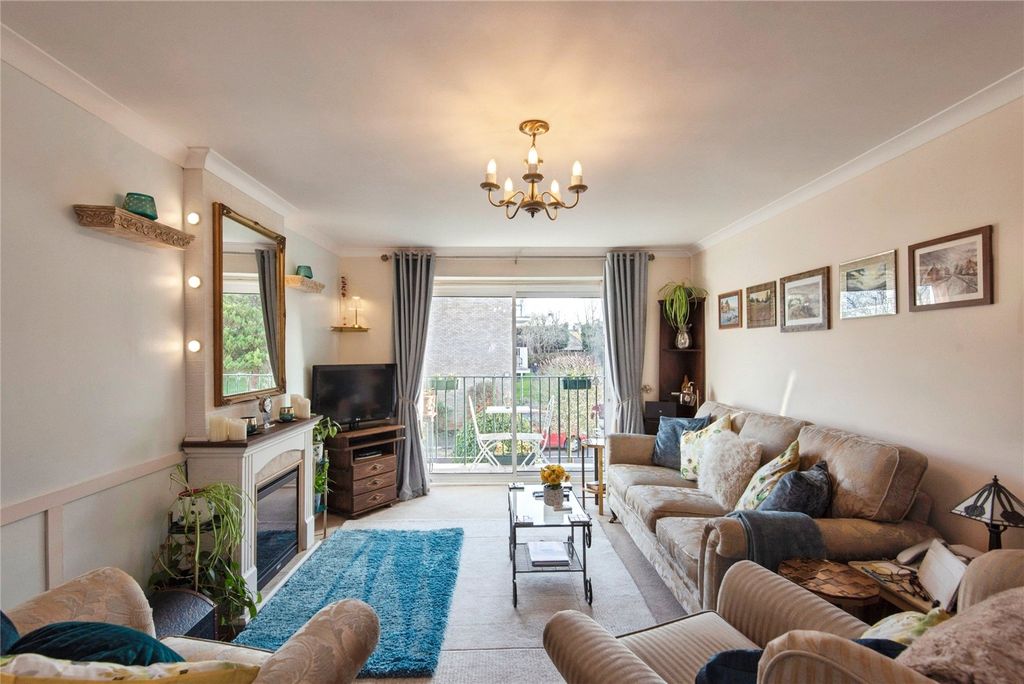 Property photo 2 of 26 Lounge