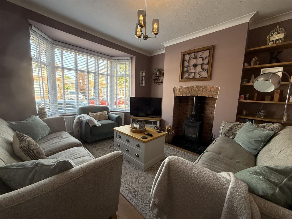 Property photo 2 of 10 Lounge