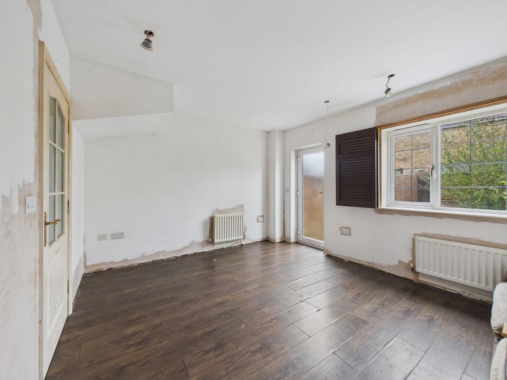 Property photo 3 of 7 Cam05010G0-Pr0190-Still008.Jpg