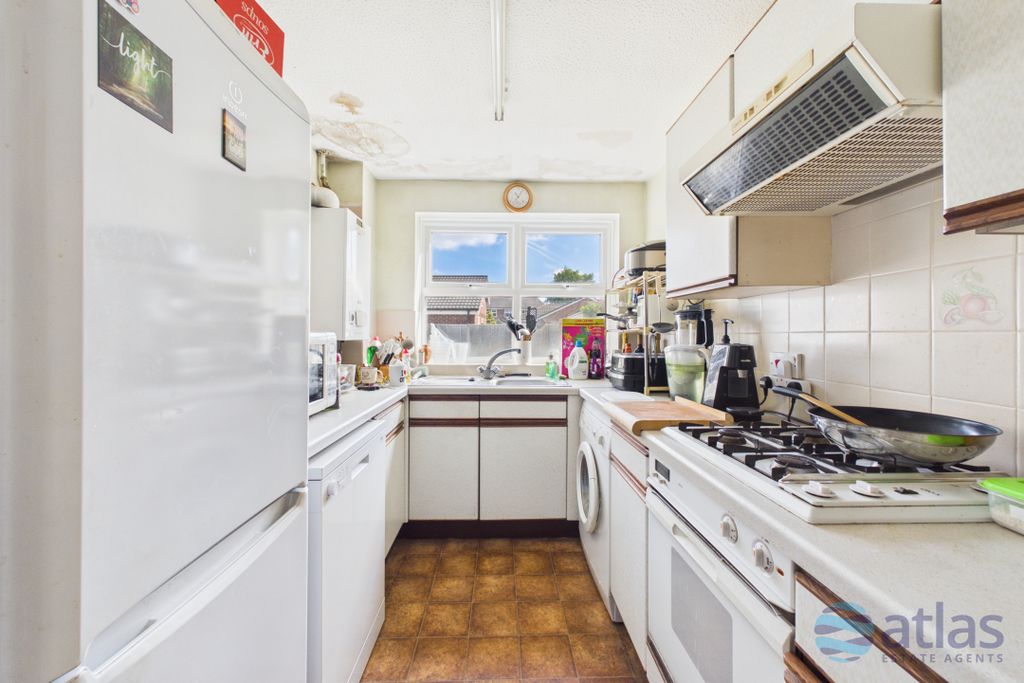 Property photo 3 of 12 Kitchen