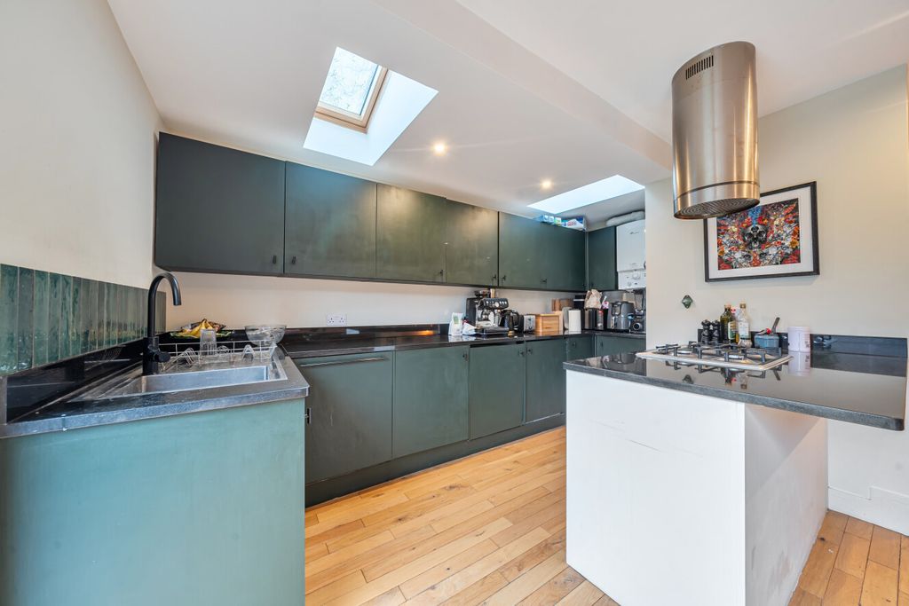 Property photo 3 of 17 1406618-10-698609...