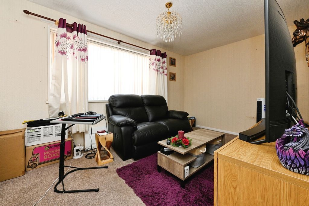 Property photo 3 of 17 Photo