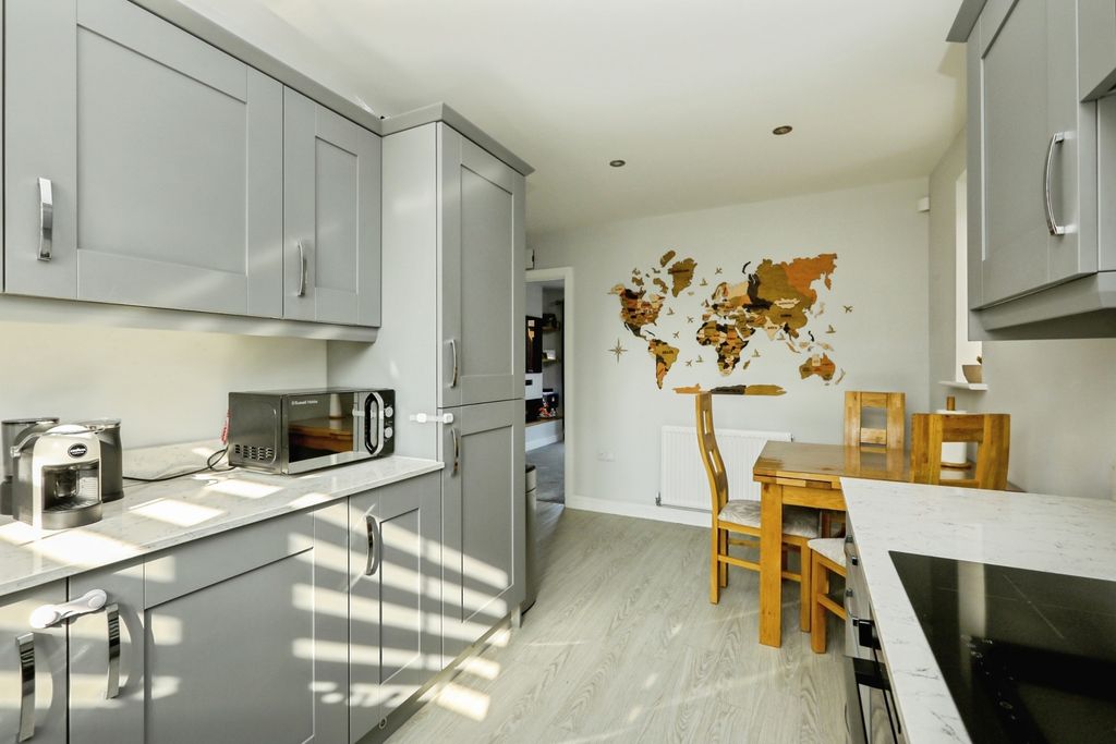 Property photo 3 of 17 Pbox-Img.Jpg