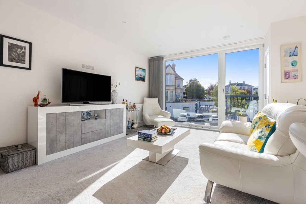 Property photo 2 of 12 A14-5-Livvy-Dean-Court-Torquay-240911 - Edit