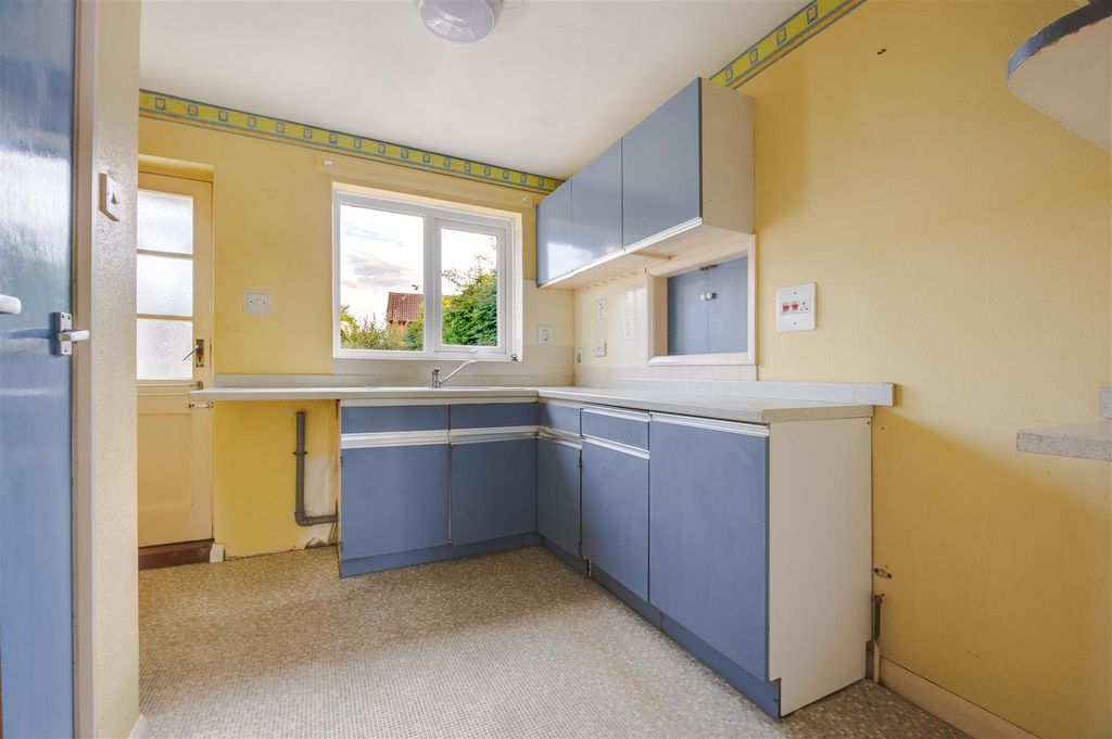Property photo 3 of 13 Kitchen