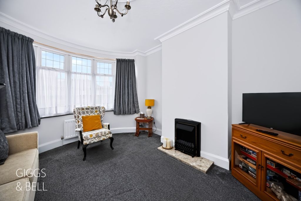 Property photo 3 of 29 5698683