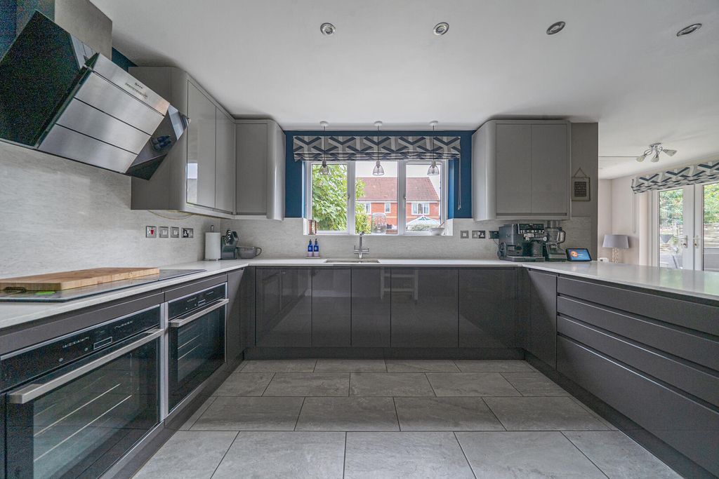 Property photo 3 of 18 Kitchen
